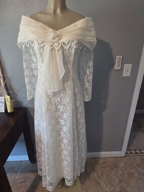 Scott MCclintock Ivory Lace Vintage Off-Shoulder Gown Size 6 (See Notes)